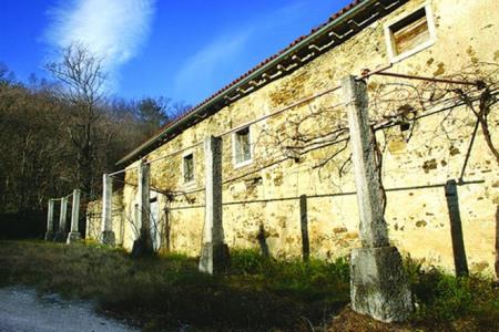 Na fotografiji je zunanjost dvorca Roženek